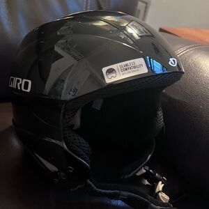 Giro Glossy Black Ski/Race or Sledding Helmet unisex XS 52-53.5 cm